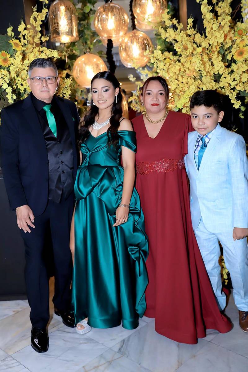 Invitados de la prom 2025 de La Estancia School
