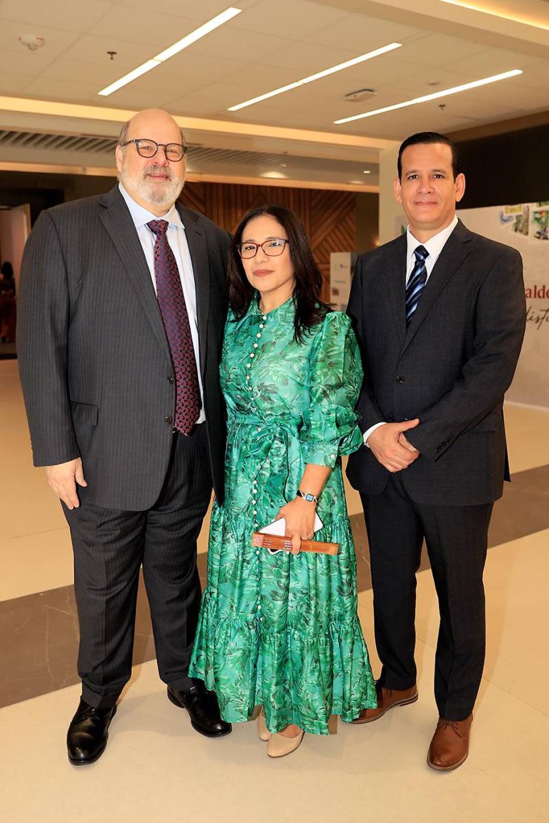 Jorge Canahuati, Glenda Estrada y Eddy Montalván.