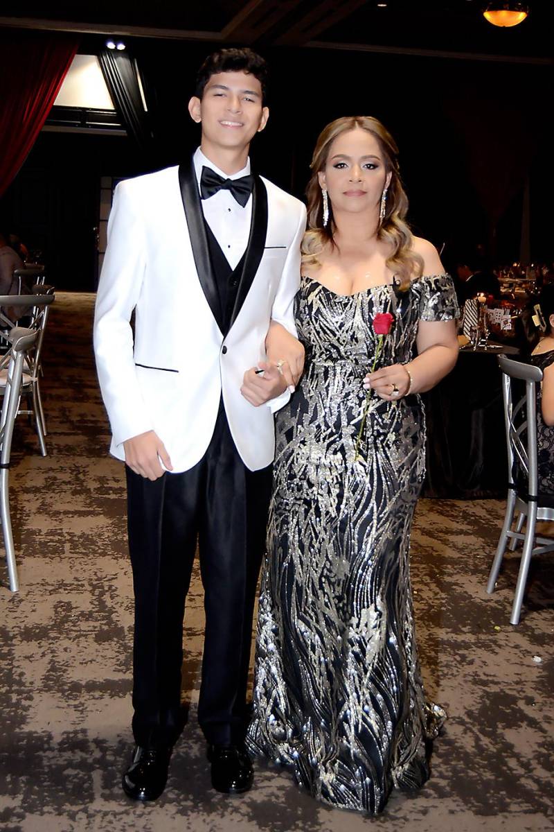 Gerardo Chan y Julia Barahona.