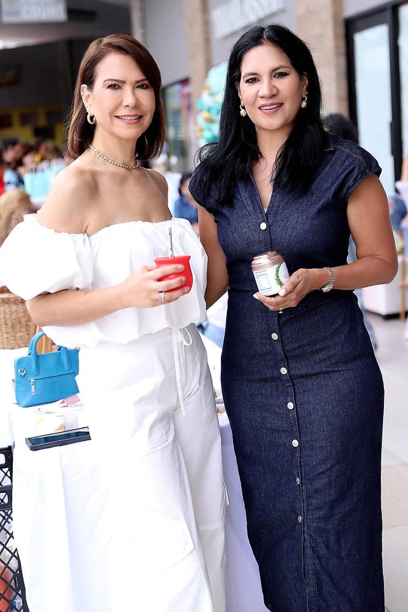 Cecilia Brtrand y Carla Castillo.