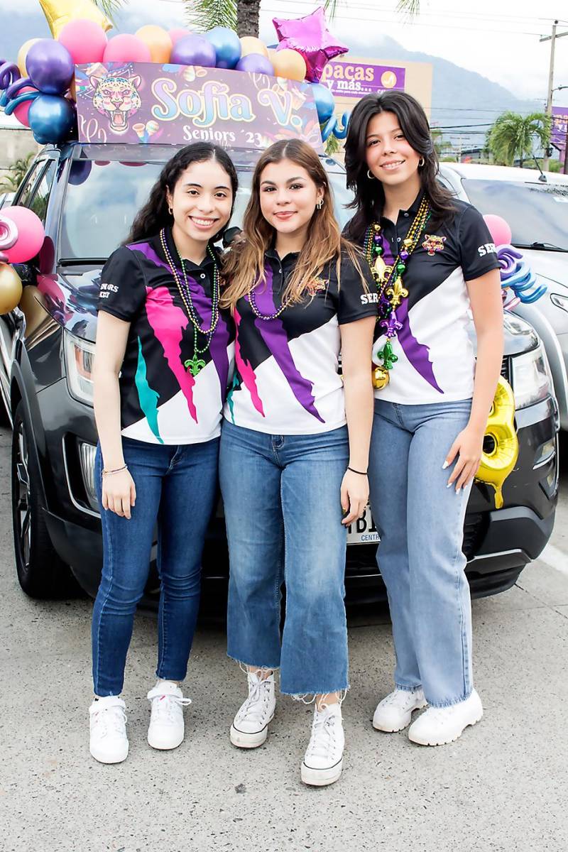 Ariana Sigüenza, Angeli Valladares y Michelle Larios.