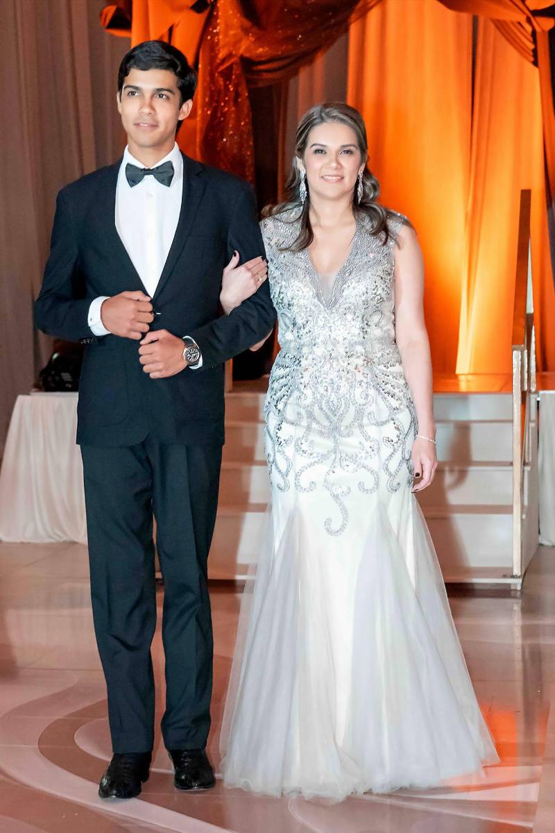Wilfredo Humberto Hernández Guevara, con su madre Melissa Guevara. 