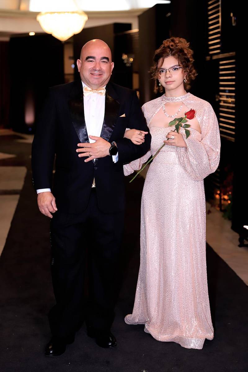 Desfile padres e hijos de la prom 2025 de DelCampo School