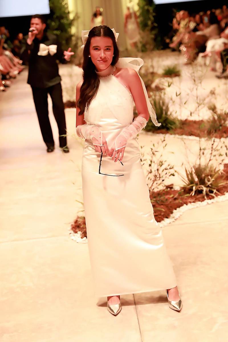 Vestido halter con maxi bow en la espalda 