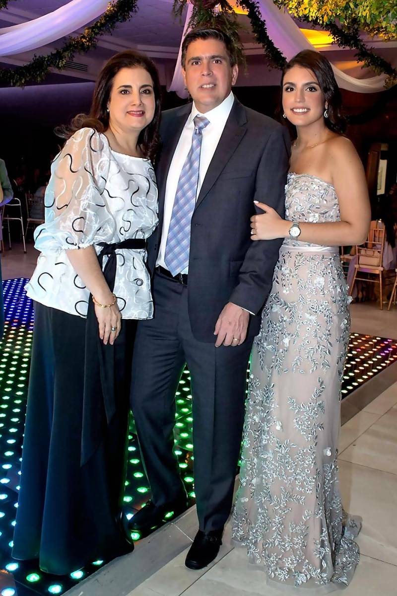 Claudia, Aldo y Alessandra Piaggio.