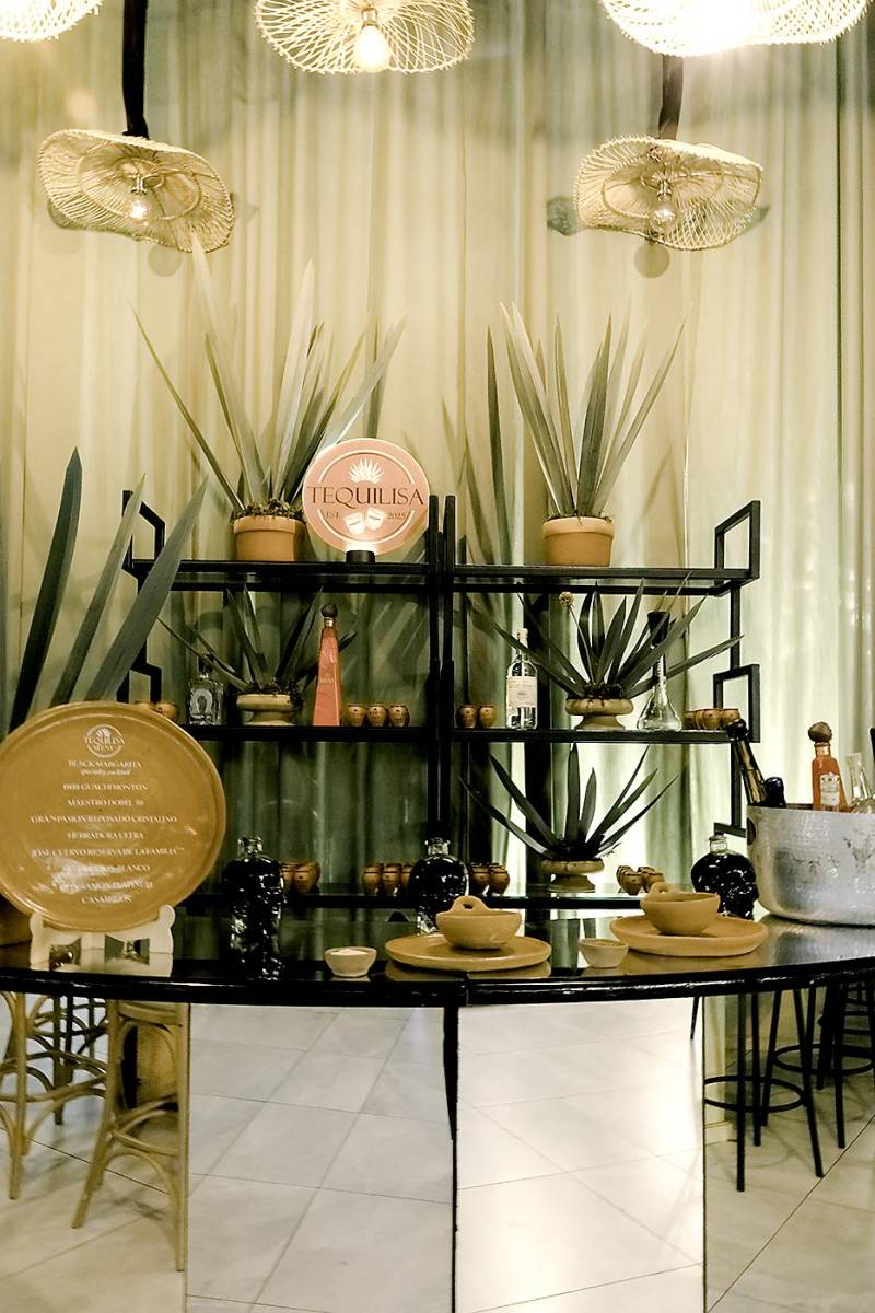 Un bar de tequila fue instalado para los invitados.