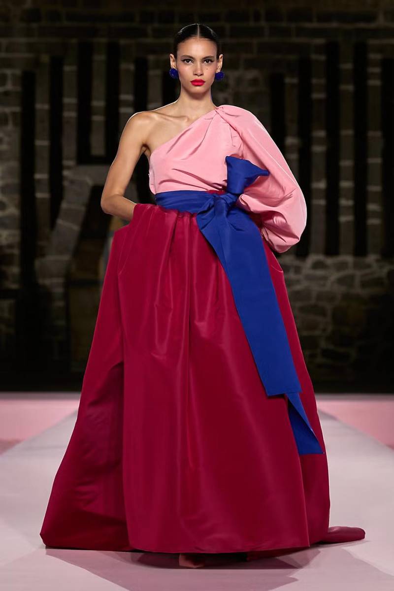 Carolina Herrera presenta su colección Resort 2025 en México