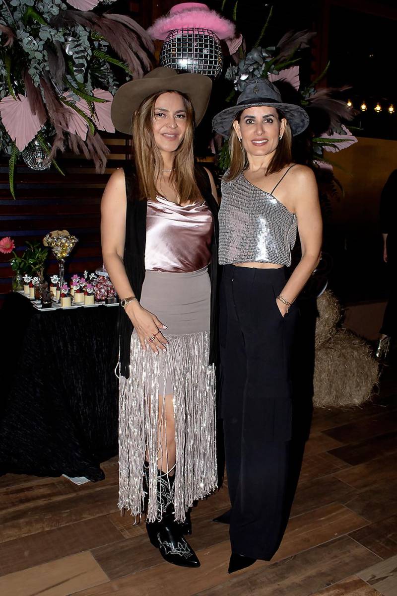 Carol Cabeza y Erika Andonie.