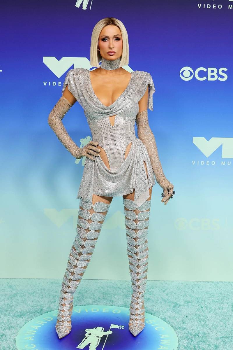 Paris Hilton brilló con un <i>look </i>de The Blonds de la colección Fall Winter 2025. 