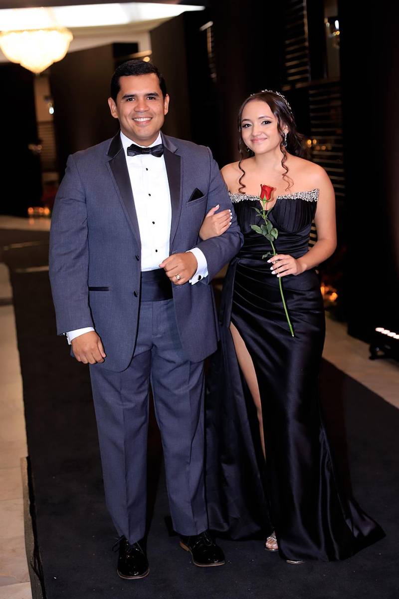 Desfile padres e hijos de la prom 2025 de DelCampo School