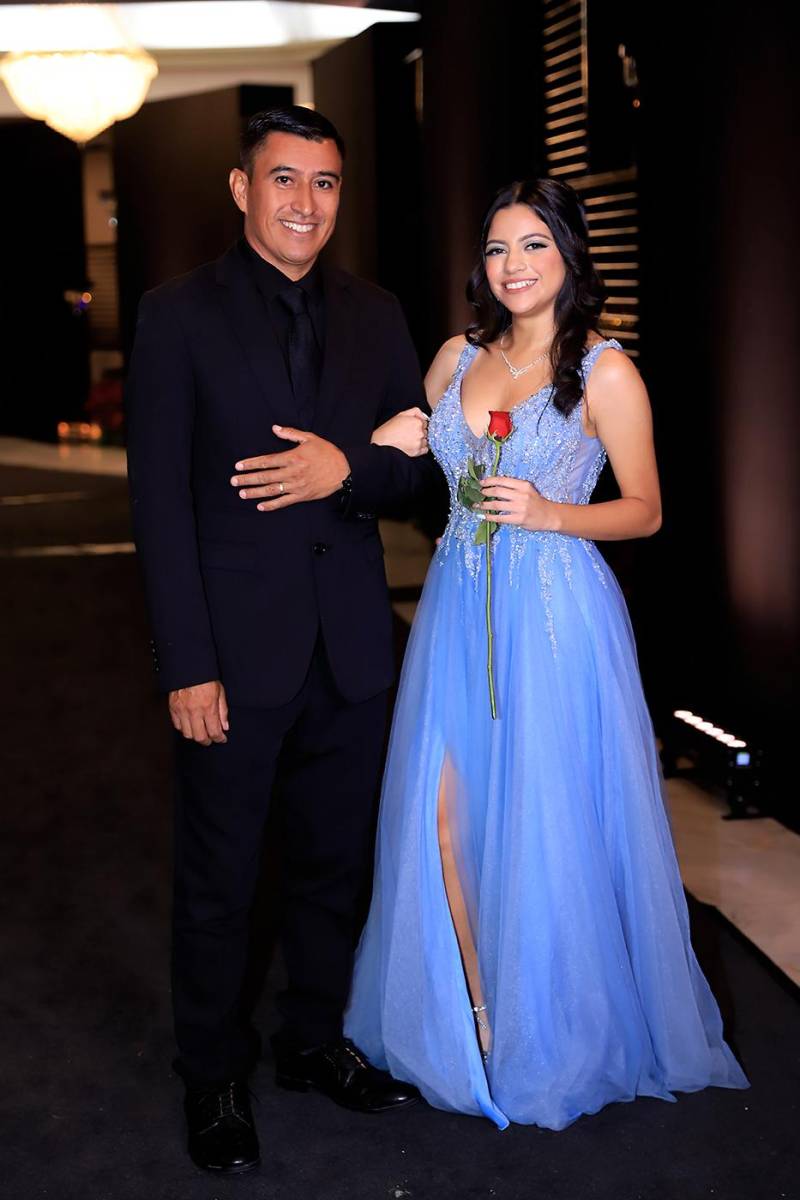 Desfile padres e hijos de la prom 2025 de DelCampo School