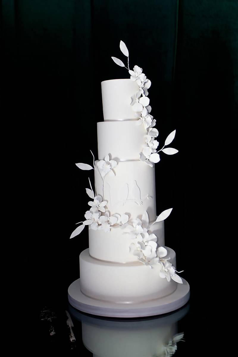 Pastel de 5 niveles de Signature Cake.