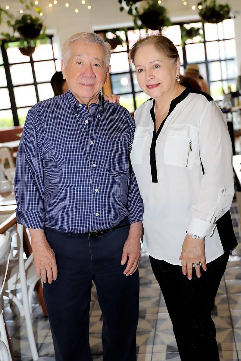 Juan Ferrera y Maricela Bulnes de Ferrera. 
