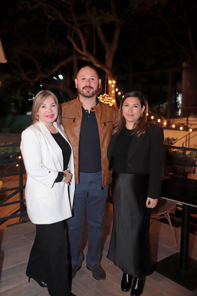 Idaly Sabillón, Diego Ortez y Linda Ortez.