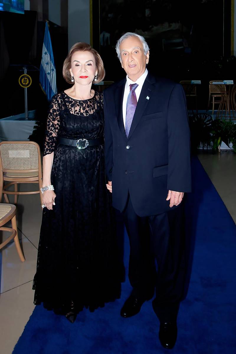 Banpaís reconoce a Emín Abufele