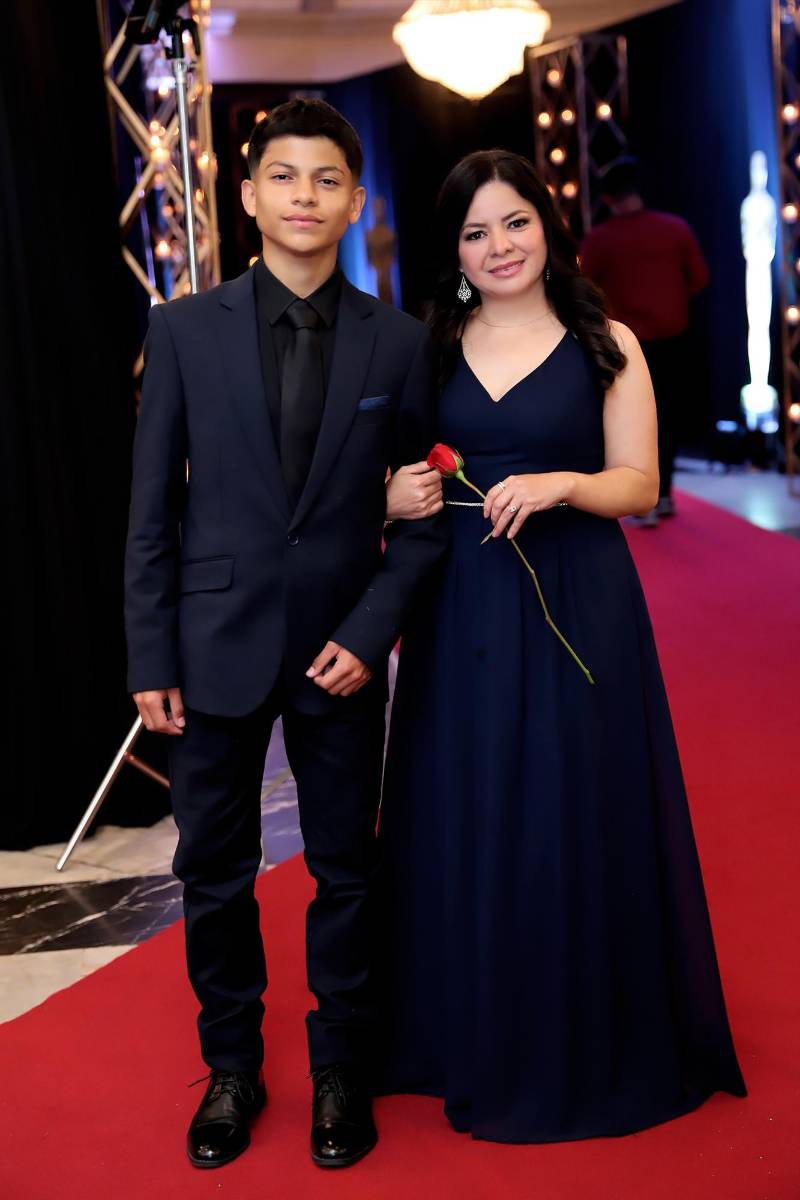 Desfile padres e hijos de la prom 2025 del Instituto San José del Carmen