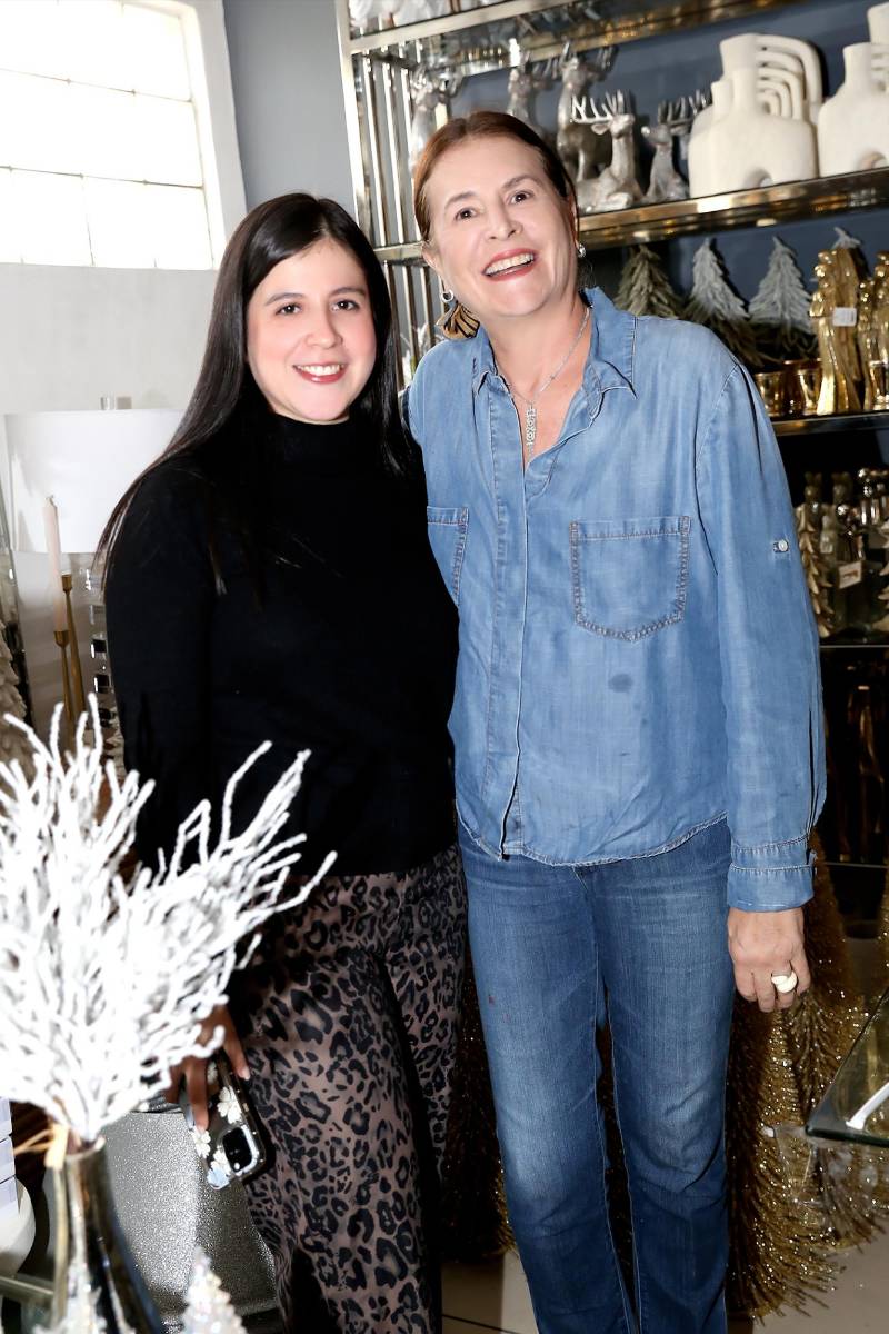 Febe Hernández y Monique Casanova. 