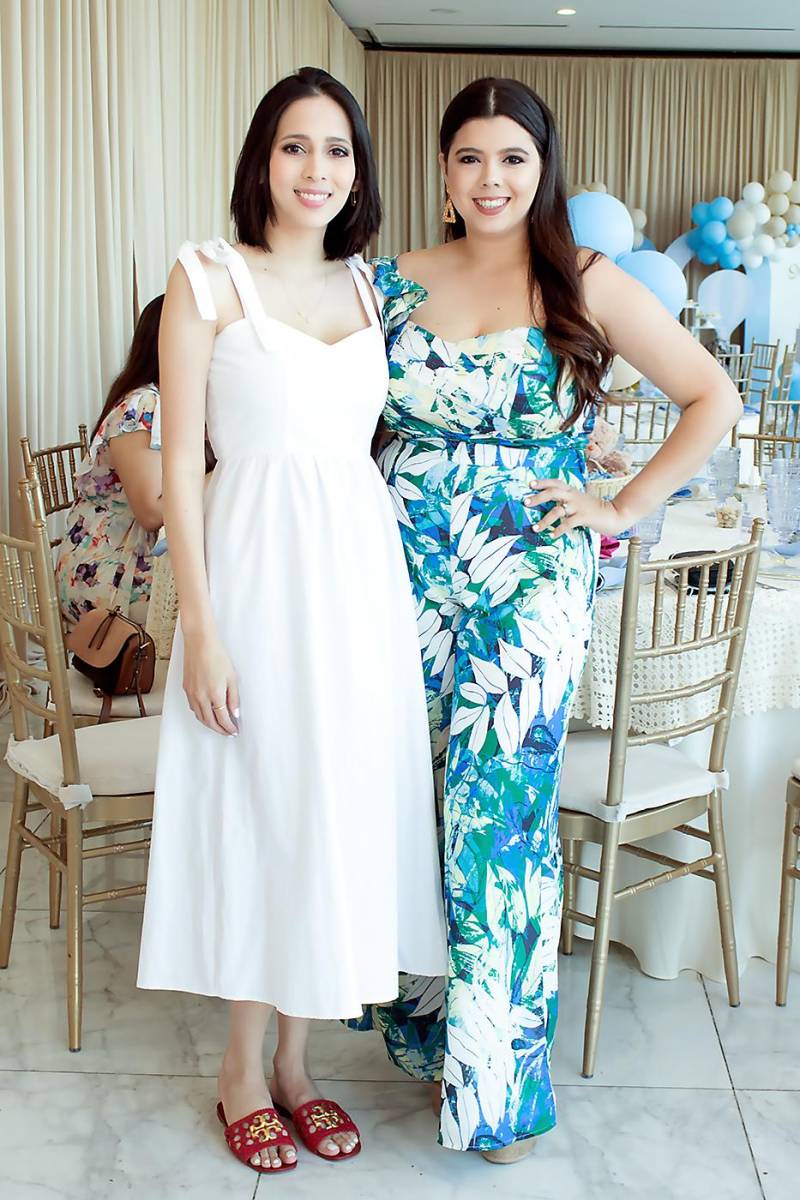 Elisa de Santos y Yadira de Fernández.