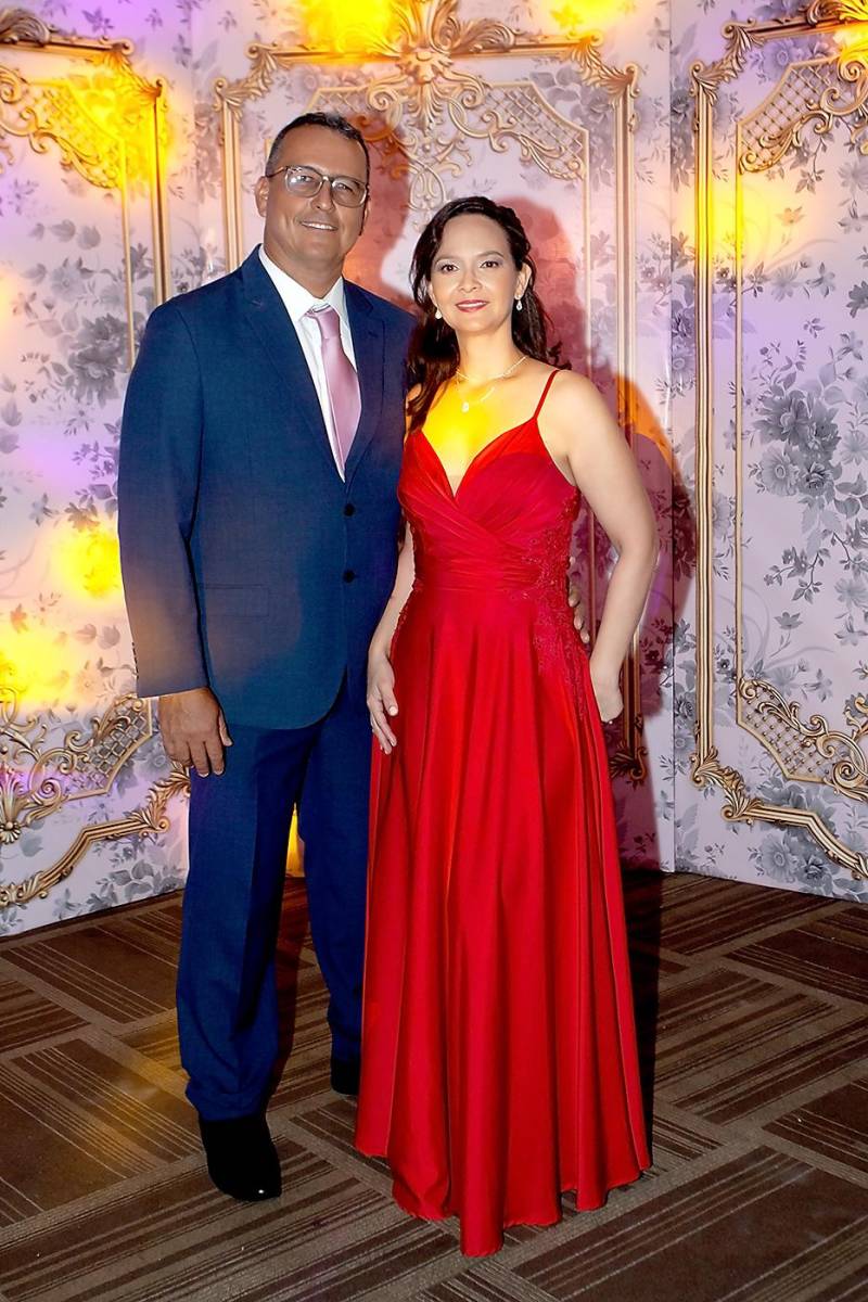 José Luis Galeas y su esposa Nelly Valladares de Galeas.