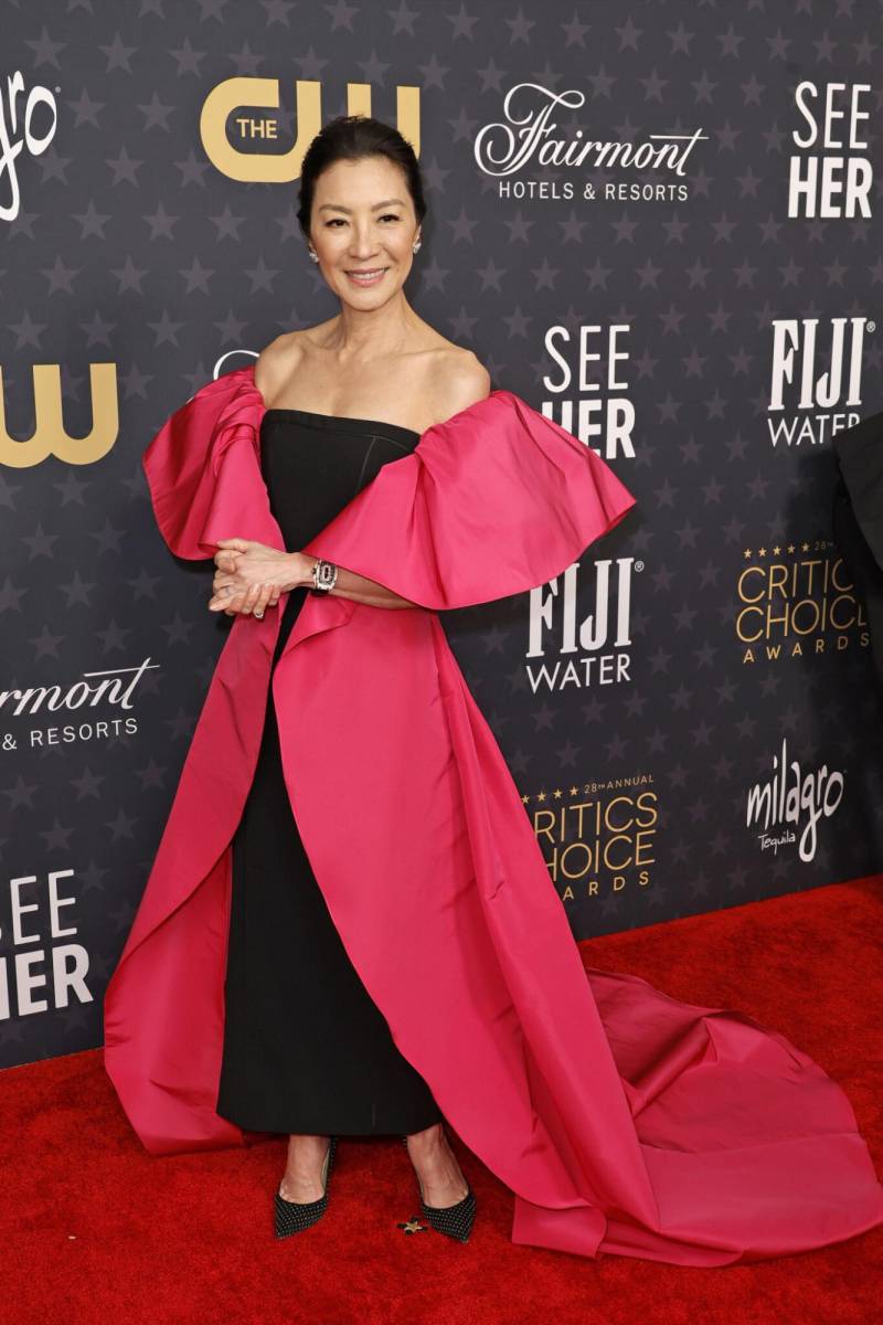 Michelle Yeoh en Carolina Herrera.