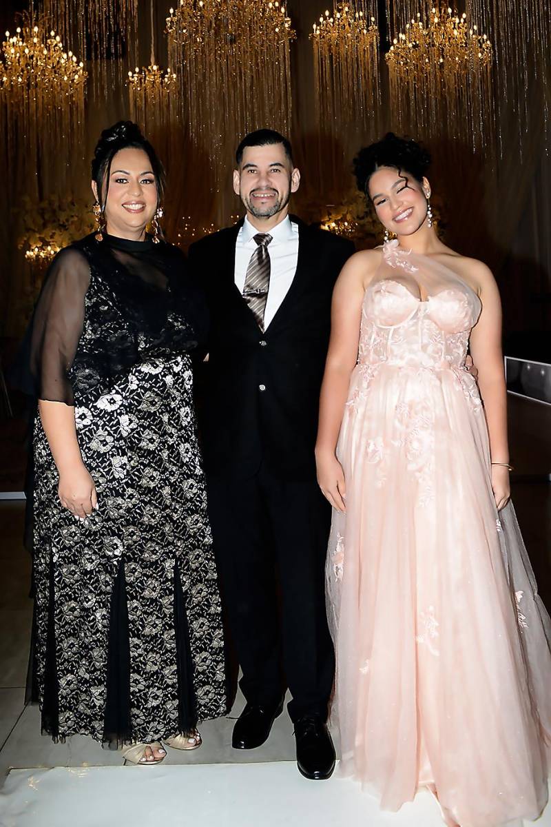 Ana, París y Alejandra Valdivieso