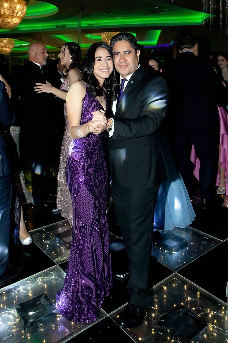 Millie Grace y su padre Johnny Munguía.