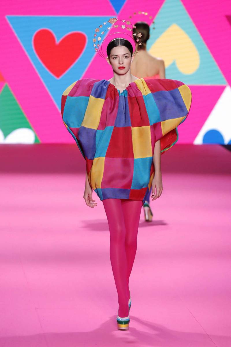 Los lunares protagonista de la colección de Agatha Ruiz de la Prada