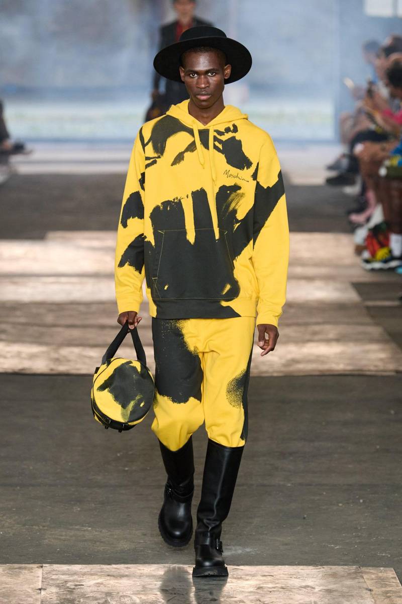 Moschino presenta colección masculina Primavera-Verano 2023