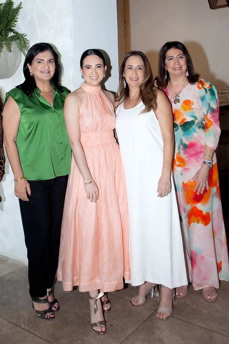 Carla Urmeneta, Camille Hawit, Giselle Córdoba y Elena Canahuati.
