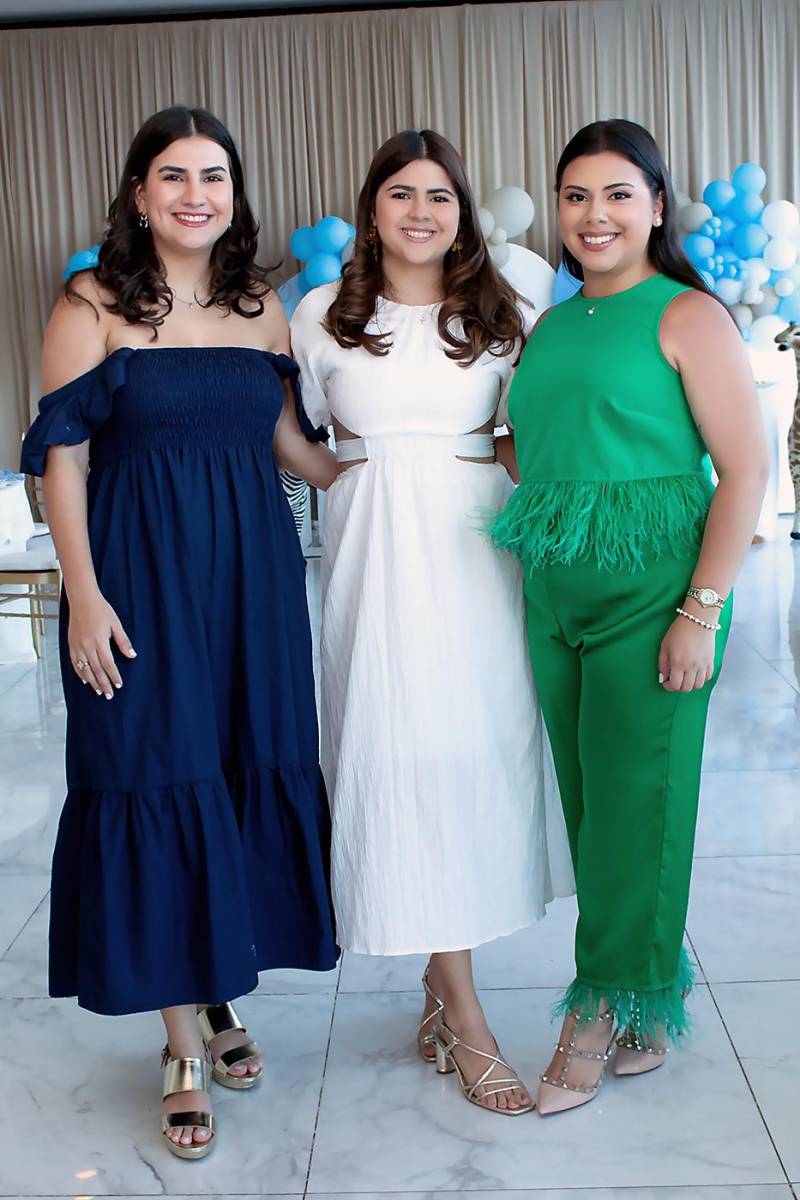 Isabel y Raquel Flores Gómez y Andrea Antúnez.