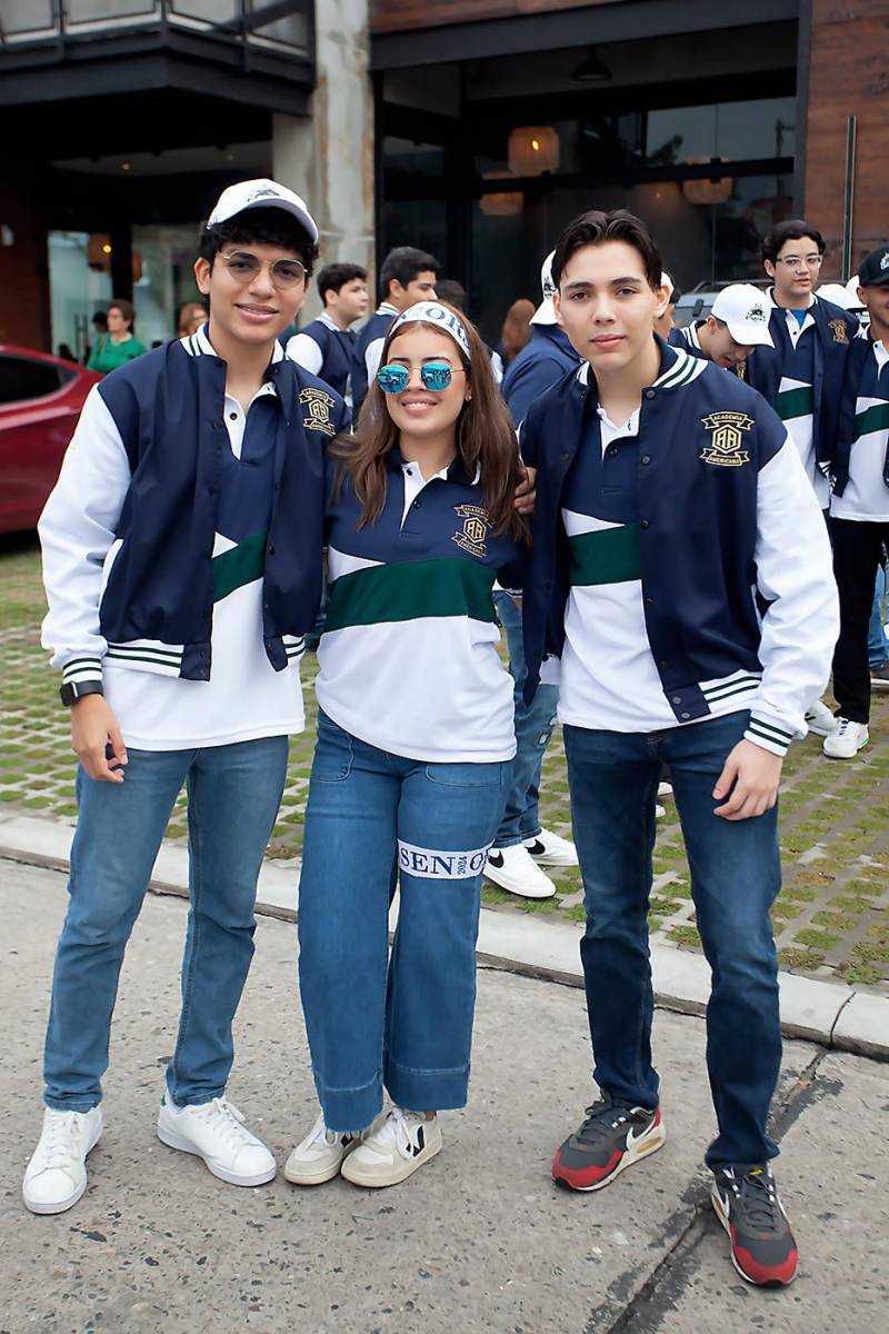 José Carcamo, Adriana Segura y Simón Handal.