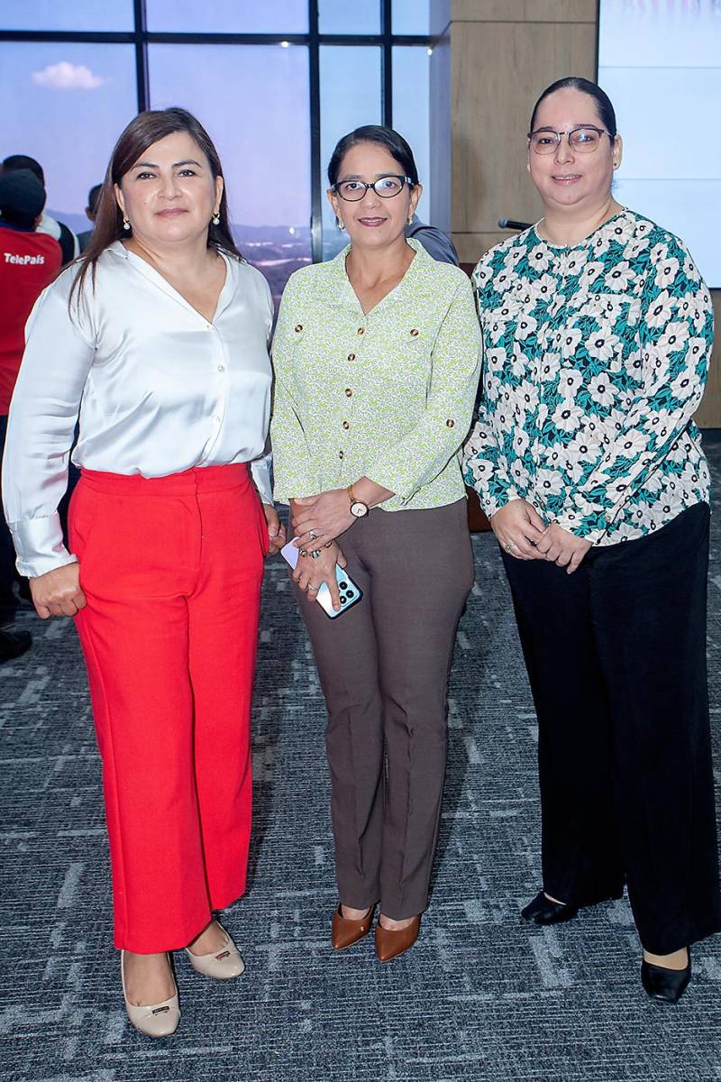 Lorena Milla, Grecia Dubón, Jenny Paz y Nidia Manzanares, gerente corporativa de mercadeo y comunicaciones Banpais.