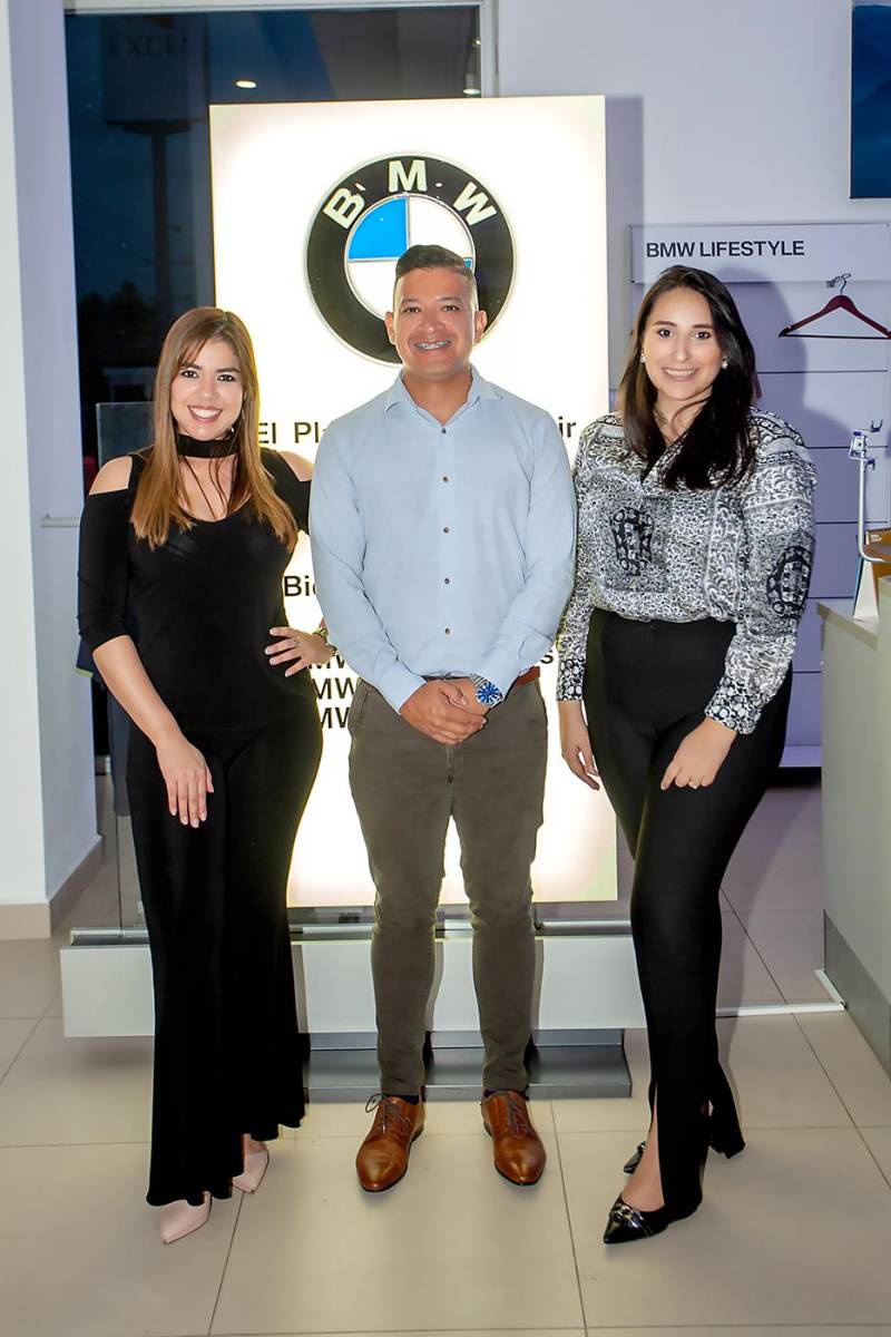 Vanessa Ortiz, gerente de marca de BMW; Juan Yael Jiménez de ventas y Brenda Alvarado, jefe comercial de Excel .