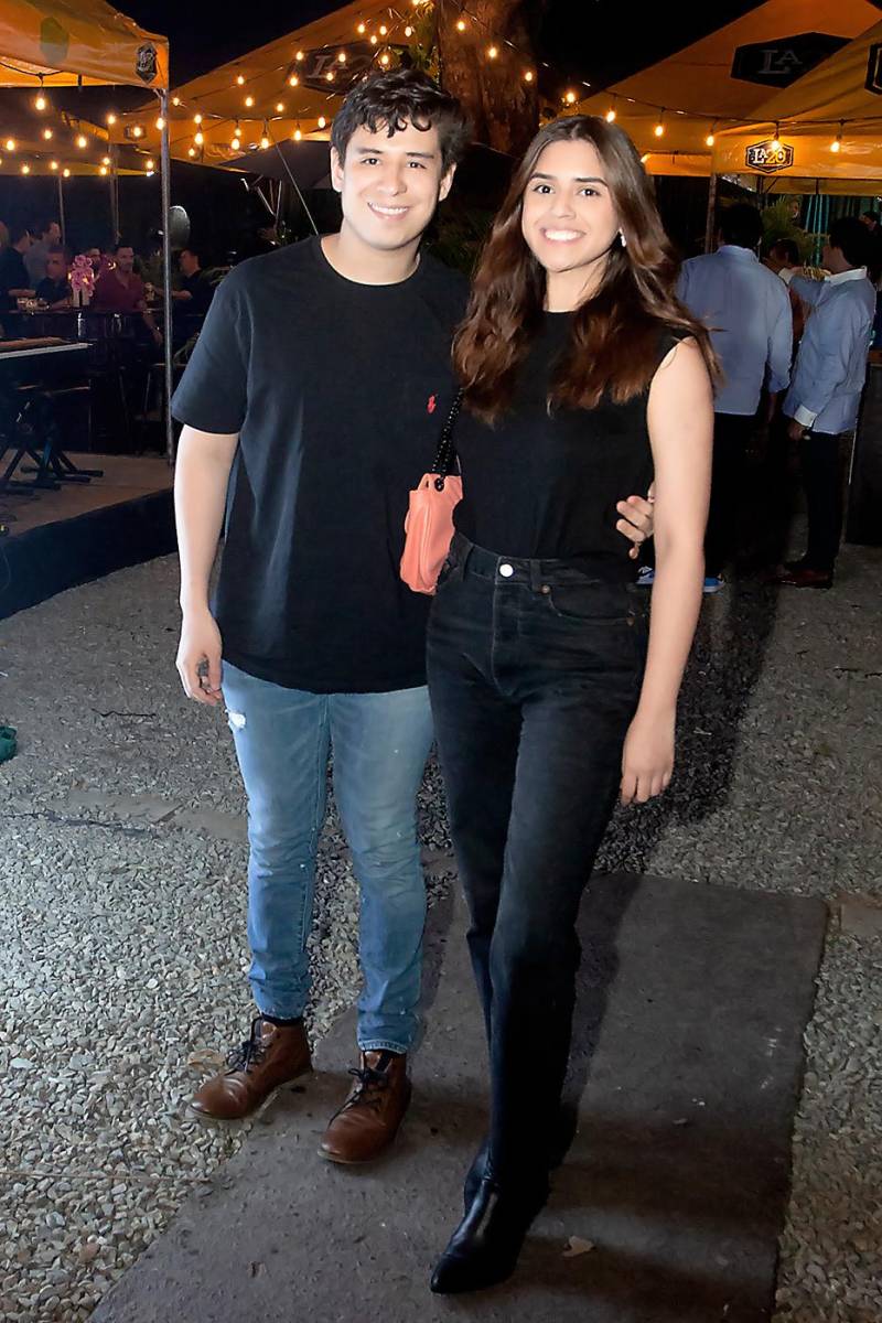 Arin Pineda y Krizia Turcios.