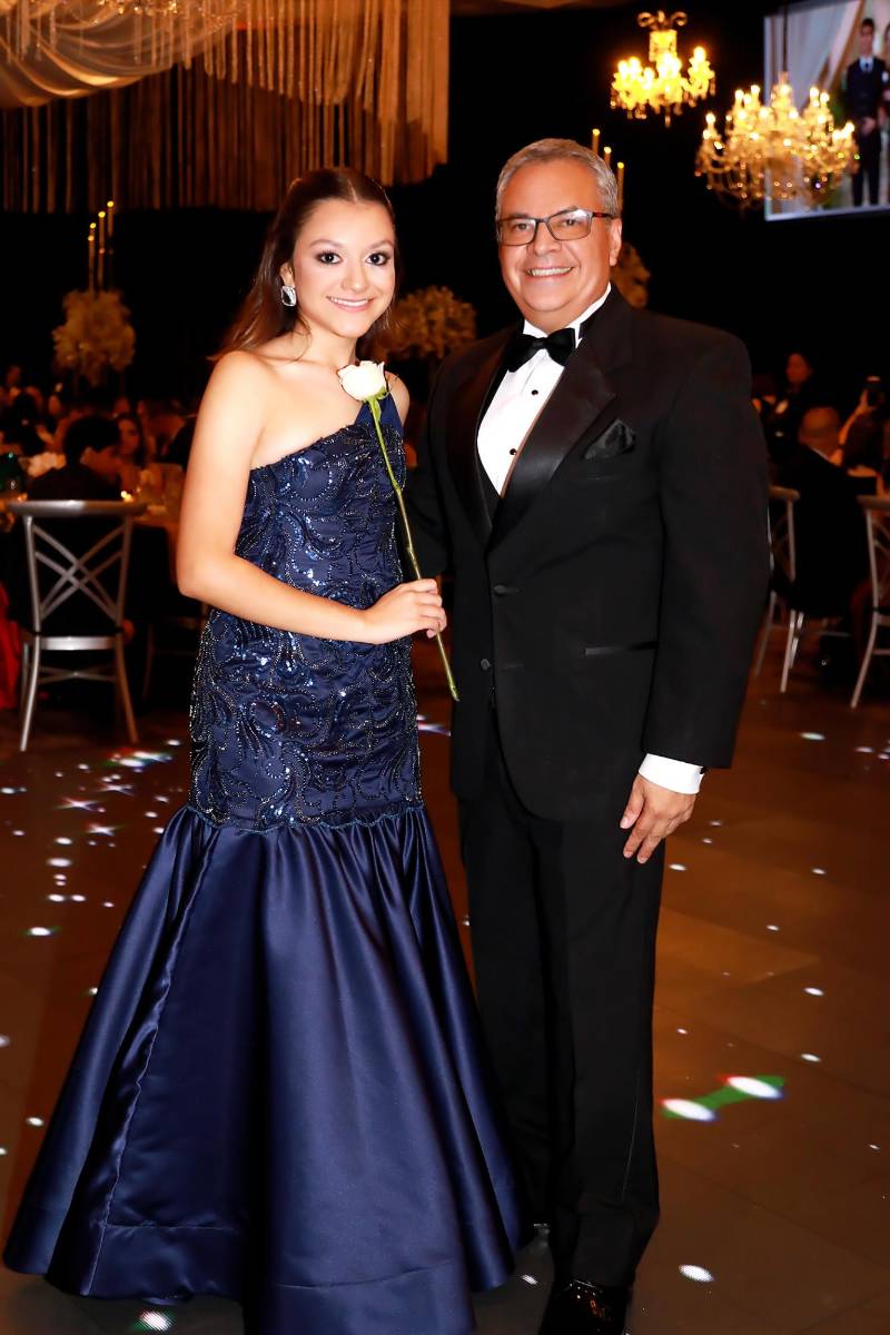 Andrea Cortes y su padre Carlos Cortes. 