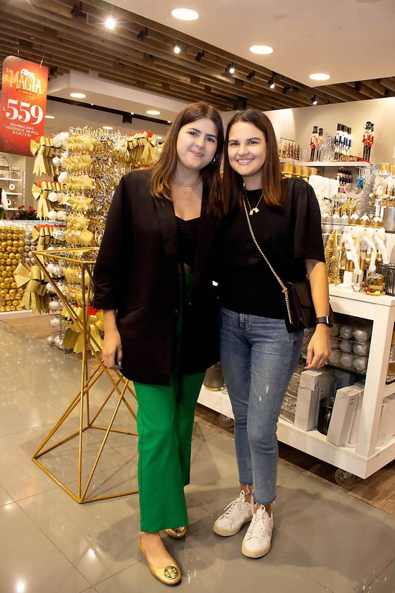 Raquel y Elena Flores-Gómez.