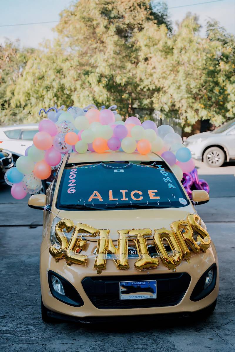 Senior entrance de la clase 2026 del Instituto María Auxiliadora