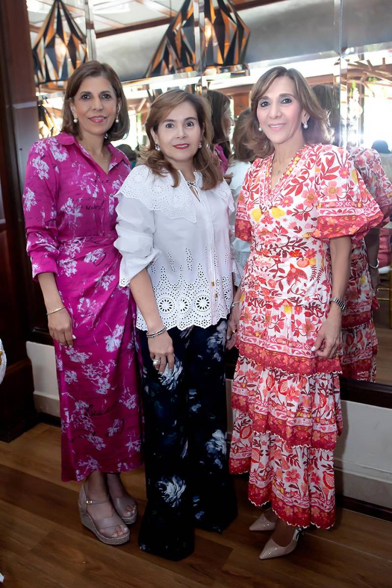 Maritza Panayotti, Elena Faraj y Diana Larach.