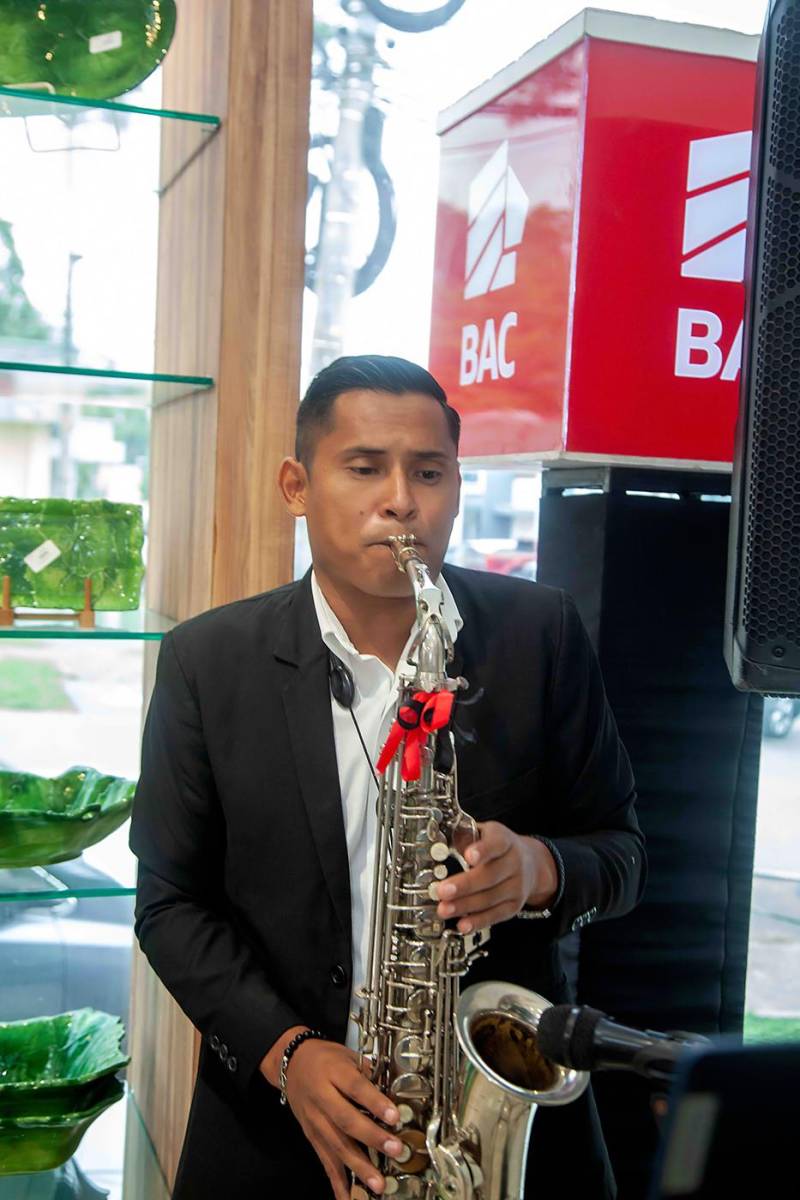 El saxofonista Abraham Laínez