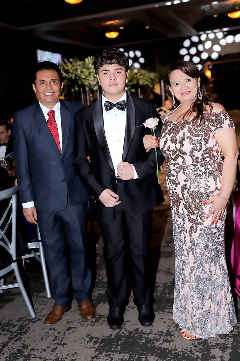 José, José Carlos Valeriano y Gloria Reyes.