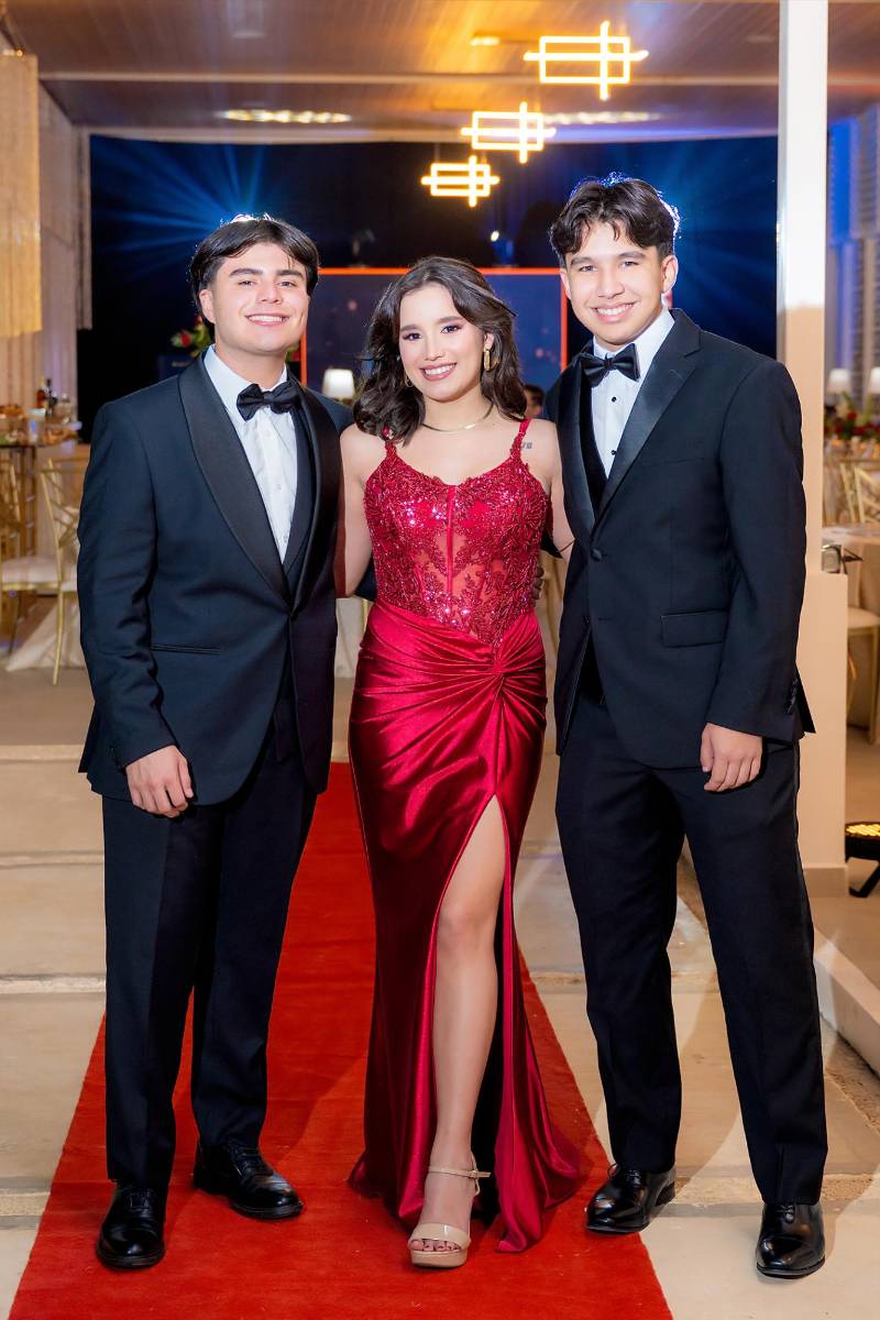 Esteban José y Jimena José Espinal Rodríguez con Sergio Aguilera Tábora