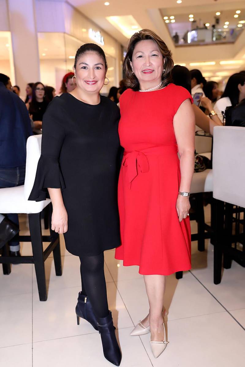 Rebeca Chacón y Marcia Vásquez.