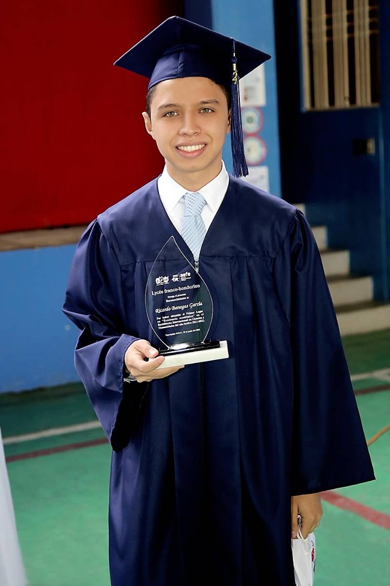 Entrega de títulos del Liceo Franco Hondureño 2022