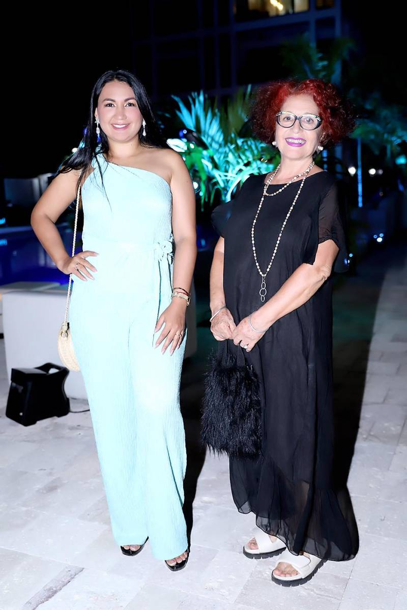 Keyla Elwin y Alicia Fuentes.