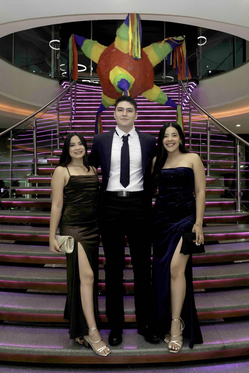 Karina Meraz, Rubén López y Sandra Flores. 