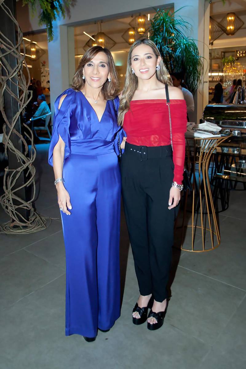 Diana y Mireya Larach.