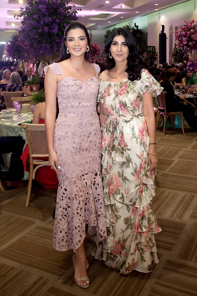Victoria Godoy y Kathya Busmail.