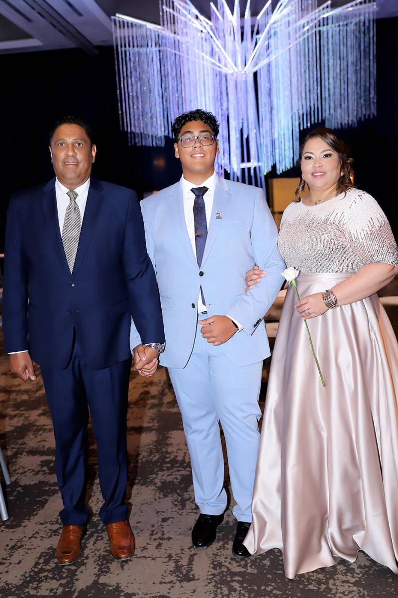 Desfile padres e hijos de la prom 2024 de Mayan School