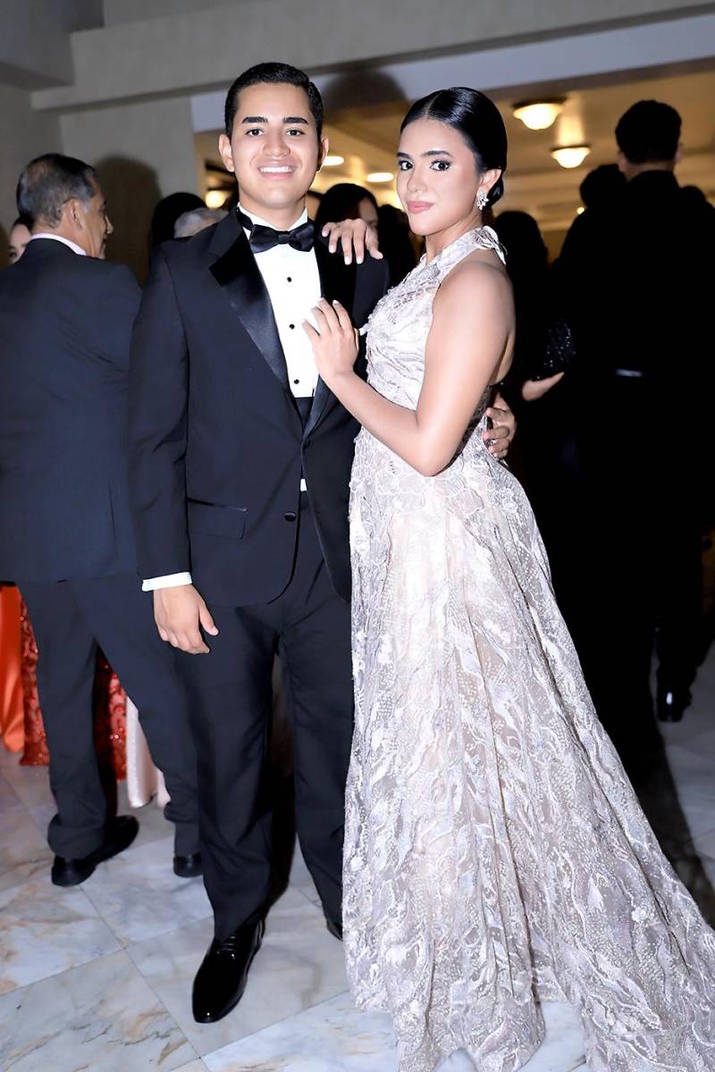 Fiesta de la prom 2025 de DelCampo School