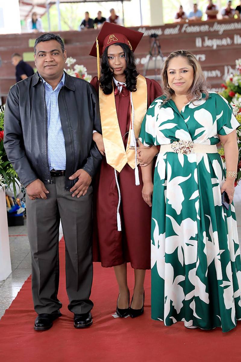 Graduación de los seniors 2025 de Mayan School